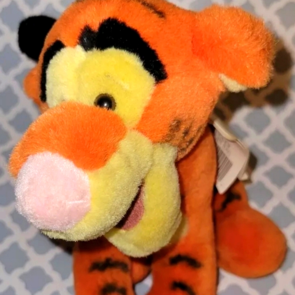 TIGGER 8" Bean Bag Plush Disney World Land Park Exclusive Winnie the Pooh NWT